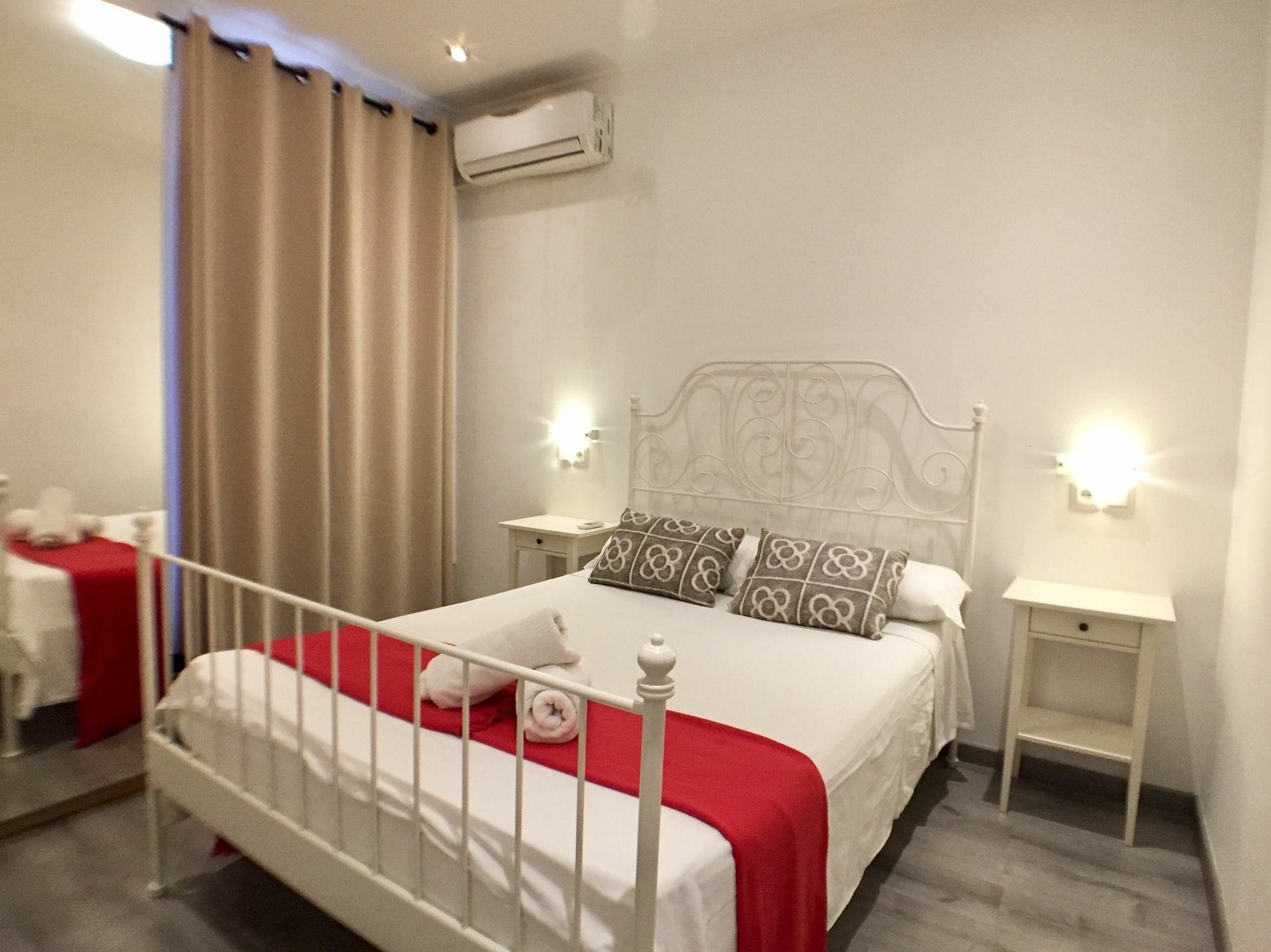 Charm Sagrada Familia Apartment Barcelona Ngoại thất bức ảnh
