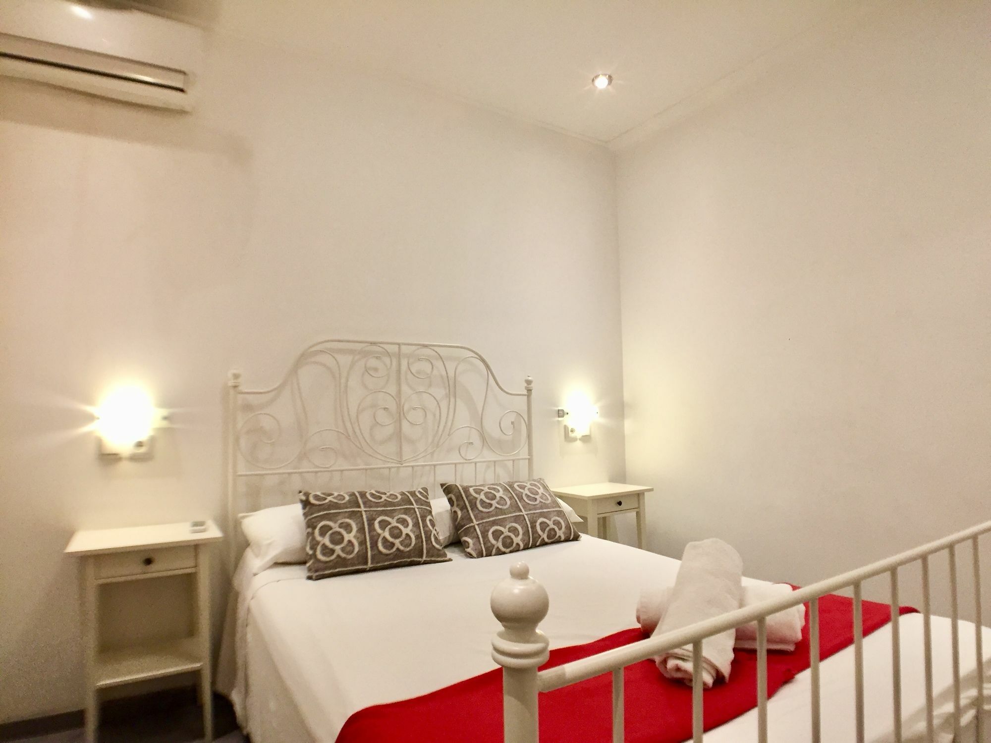 Charm Sagrada Familia Apartment Barcelona Ngoại thất bức ảnh